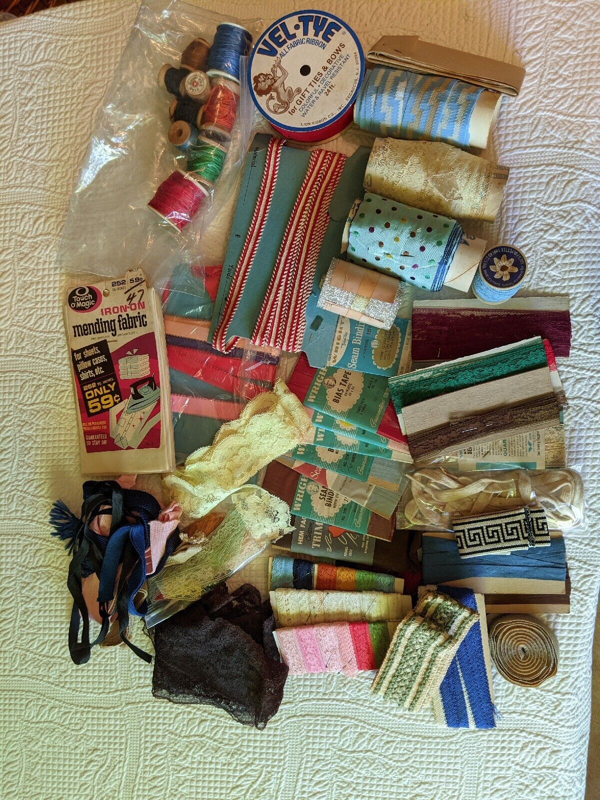 Lot Vintage Sewing Notions Laces Binding Trims Wooden Spools Mending Ribbon FCA 