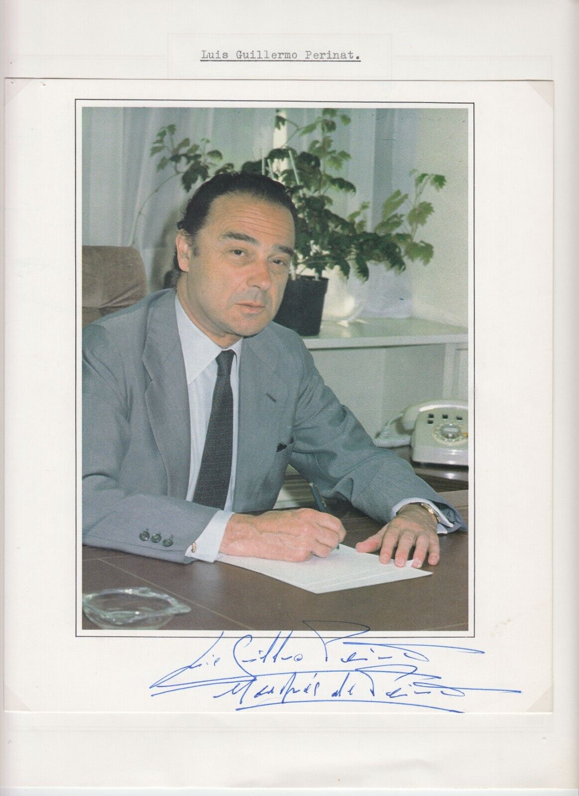 Luis Guillermo Perinat 2 Original Autographs with Photo Politician Spain (L6541)