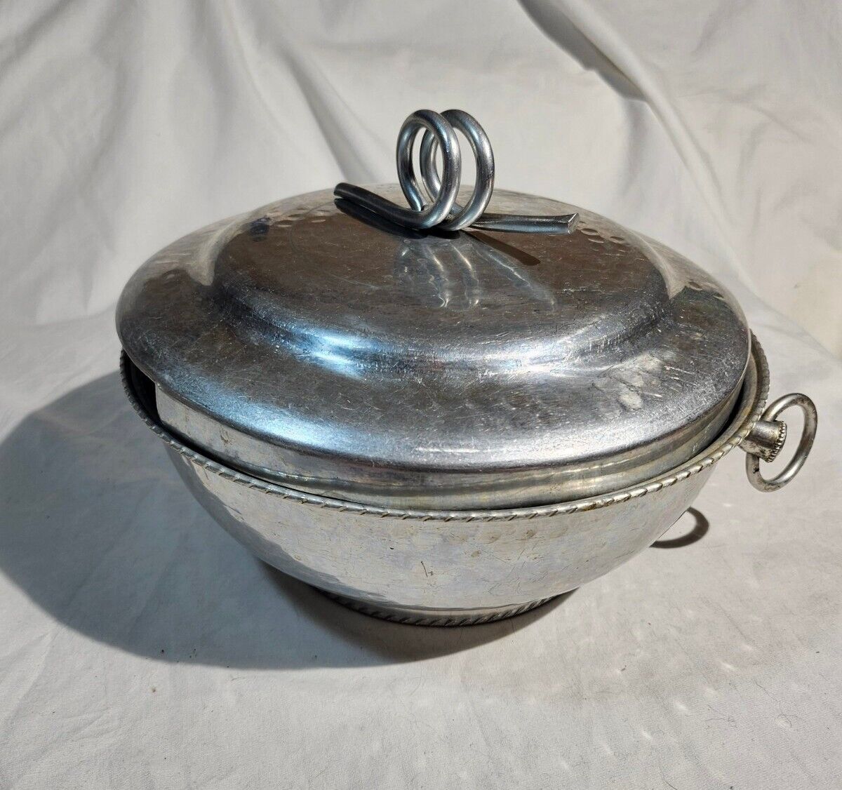 Vintage Hammered Aluminum Casserole Cover/Carrier with Lid Serving Dish 🔥