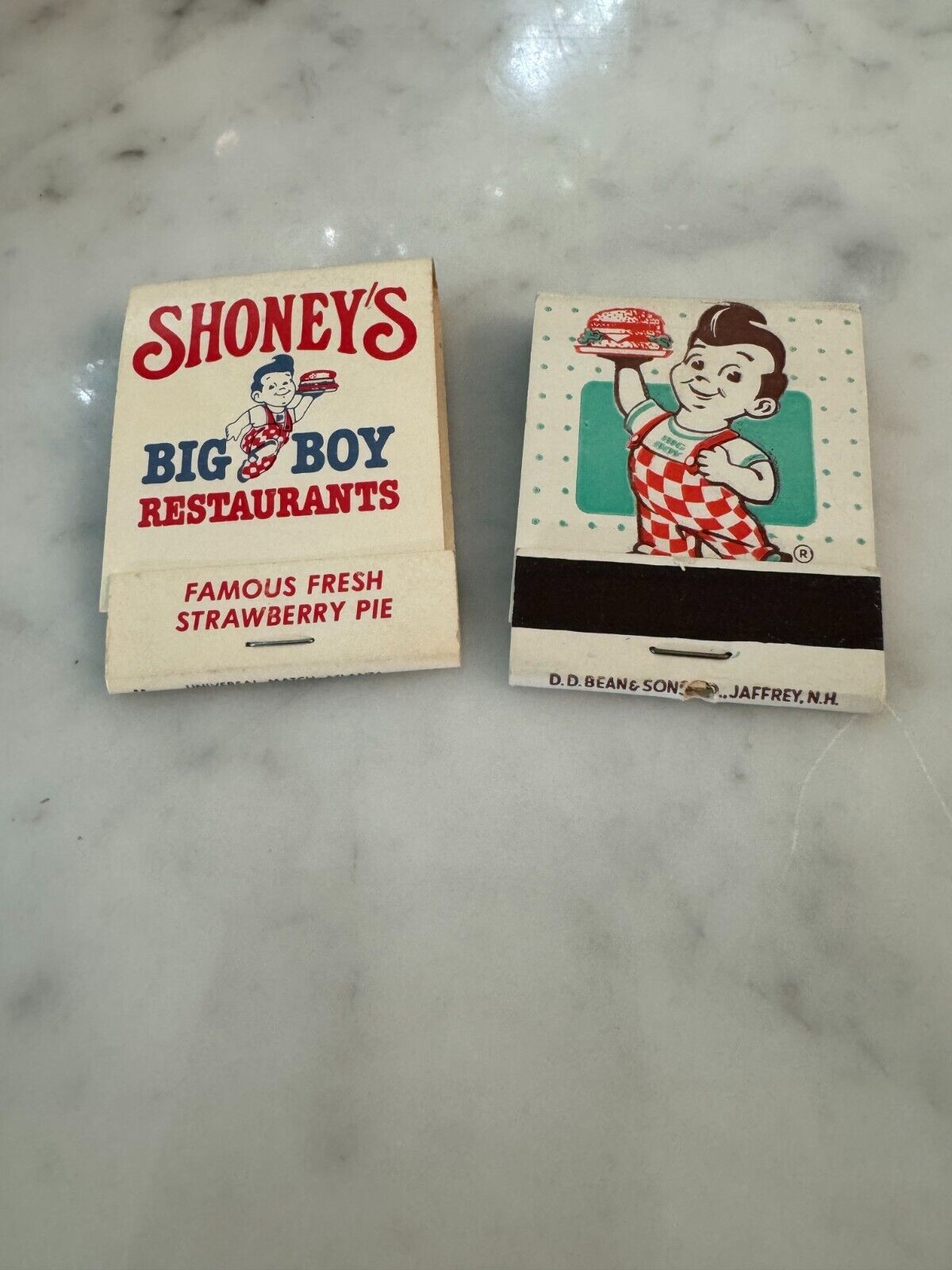 Vintage 2 Different Bob\'s Big Boy  / Shoney\'s Big Boy Full Unstruck Matchbooks