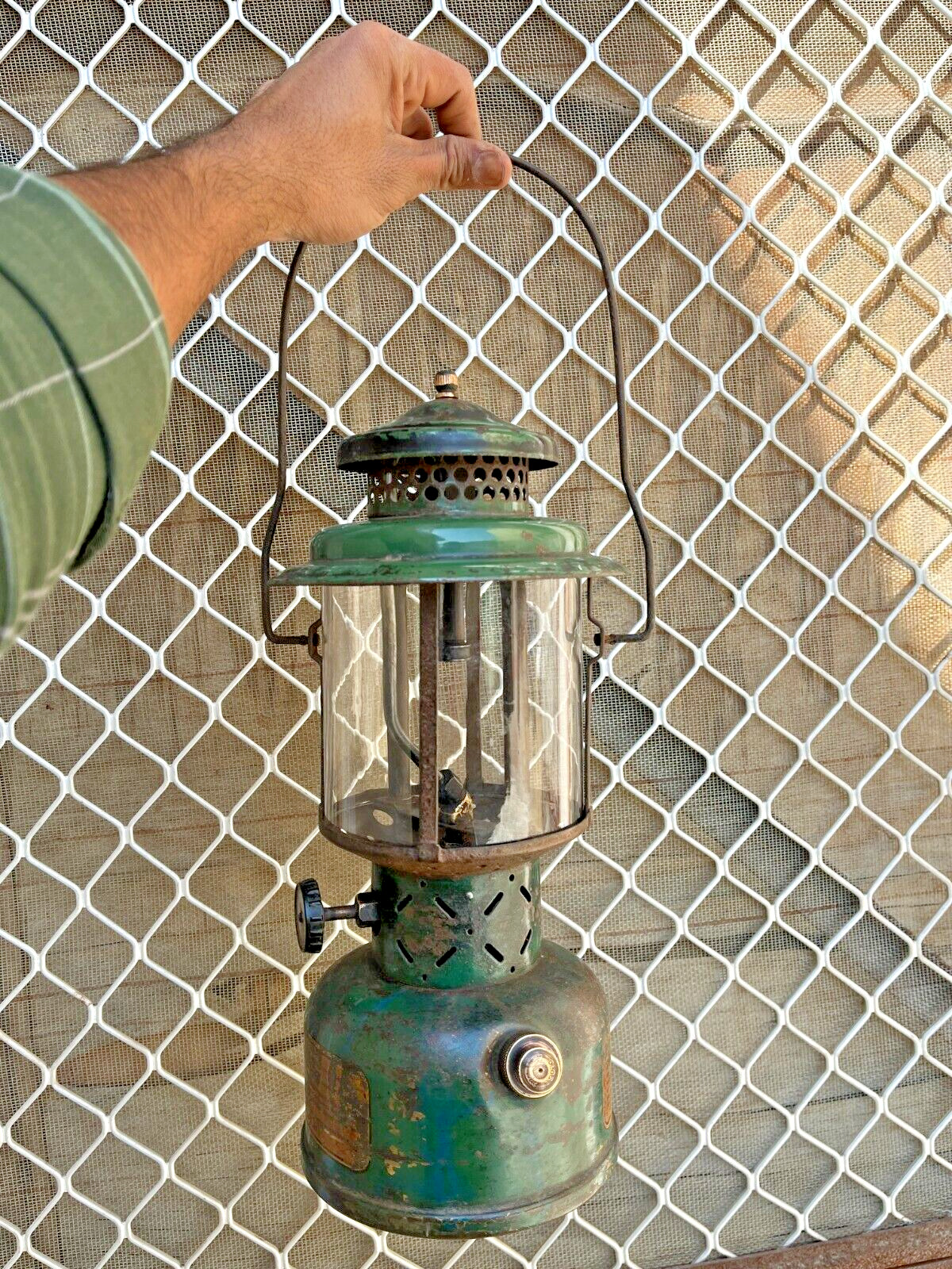 Old Vintage Coleman 1944 USA Kerosene Pressure Iron Lantern Lamp Collectible