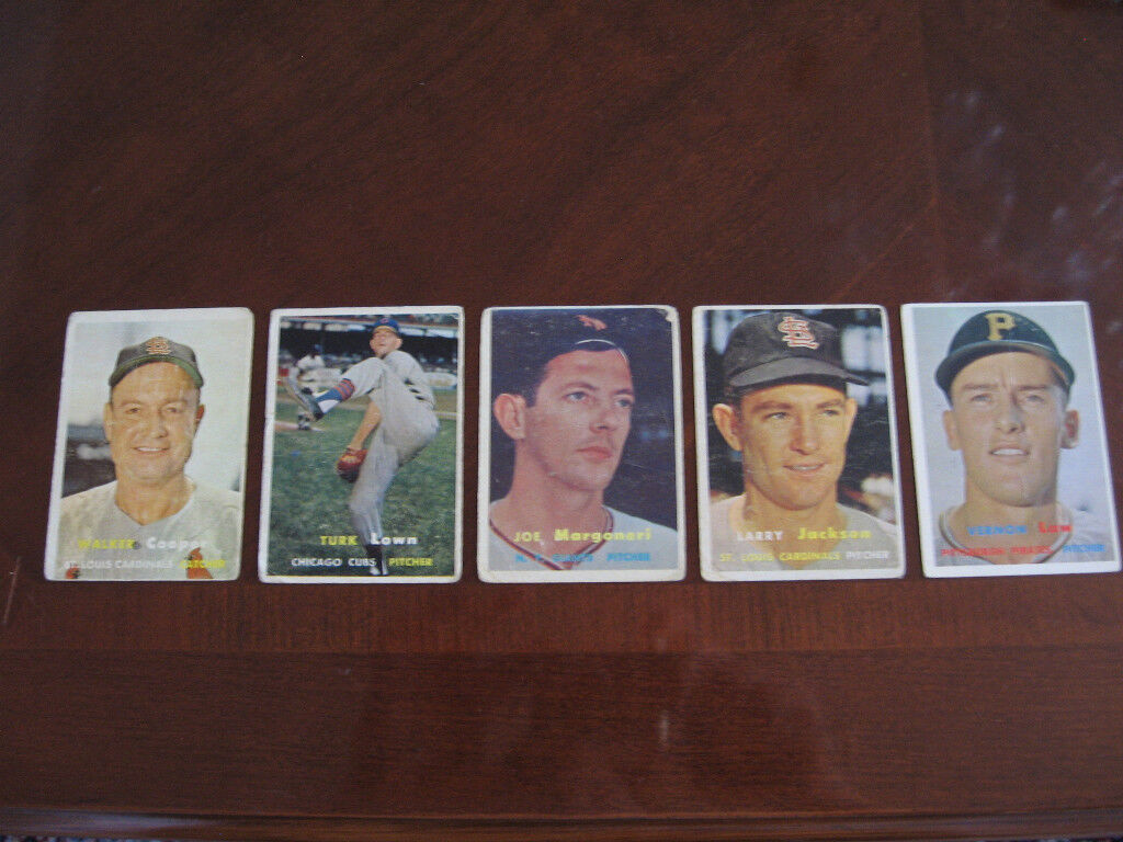 5 1957 BASEBALL CARDS WITH PLASTIC SLEEVES  B-10