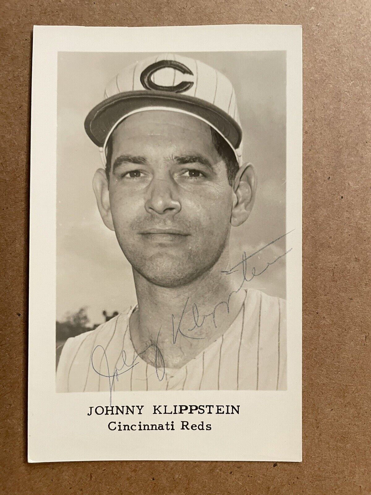 1962 Johnny Klippstein Signed Cincinnati Reds Postcard  (K1)