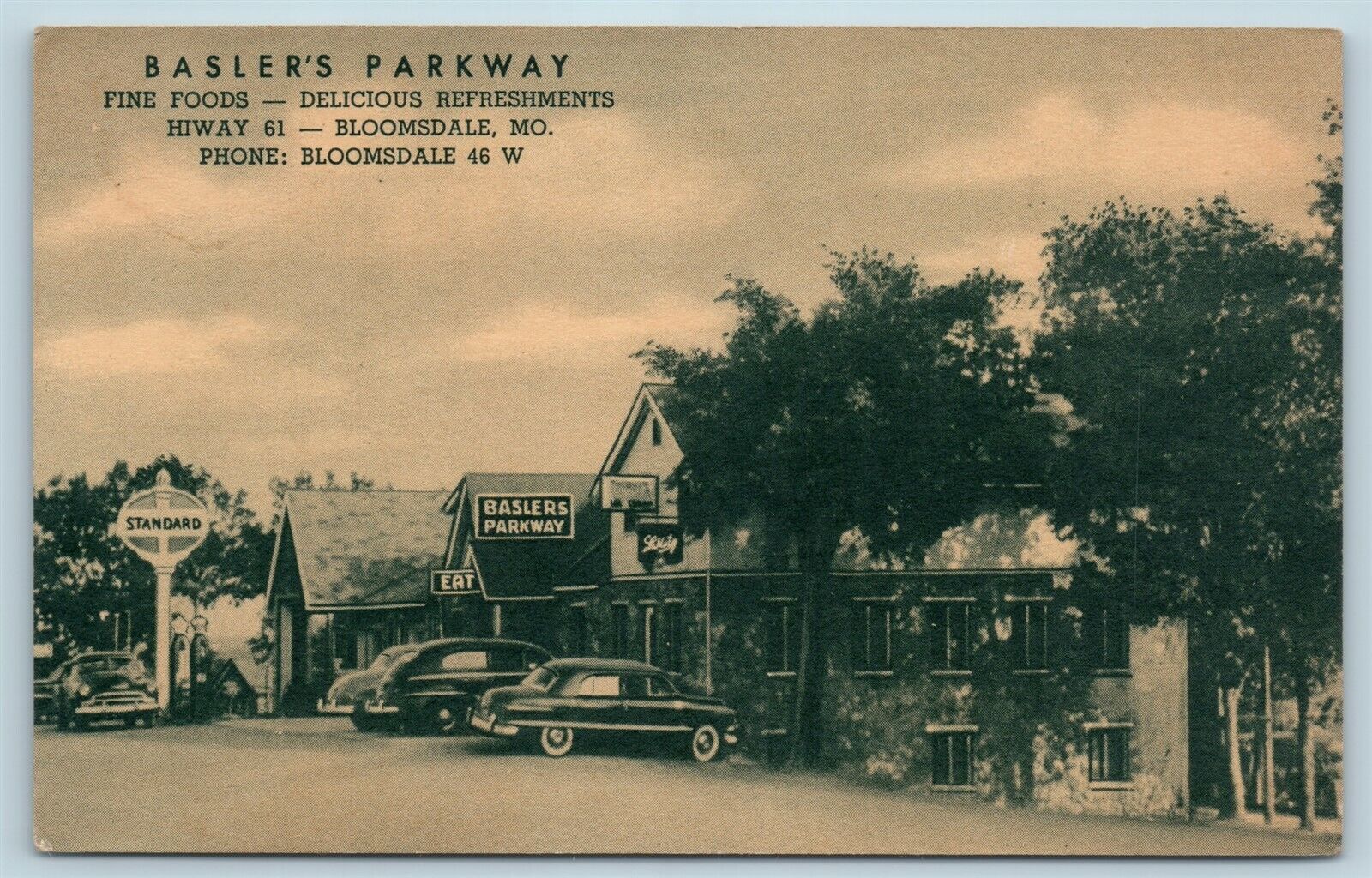 Postcard MO Bloomsdale Basler's Parkway Restaurant Standard Gas Station A43