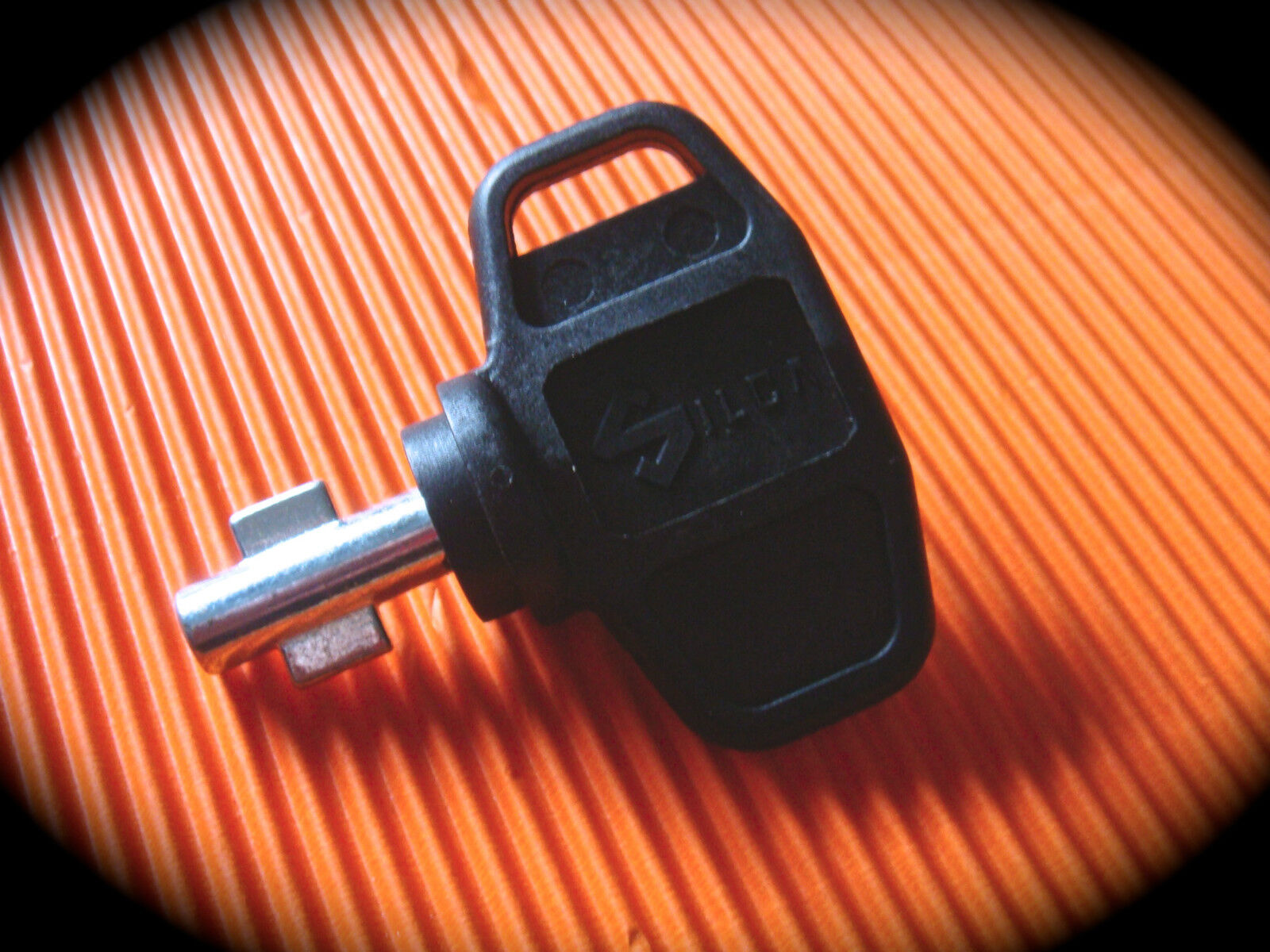 Machinery Key-Bosch, Lucas-Combine -Precut Keyblank-LQQK-FREE POSTAGE