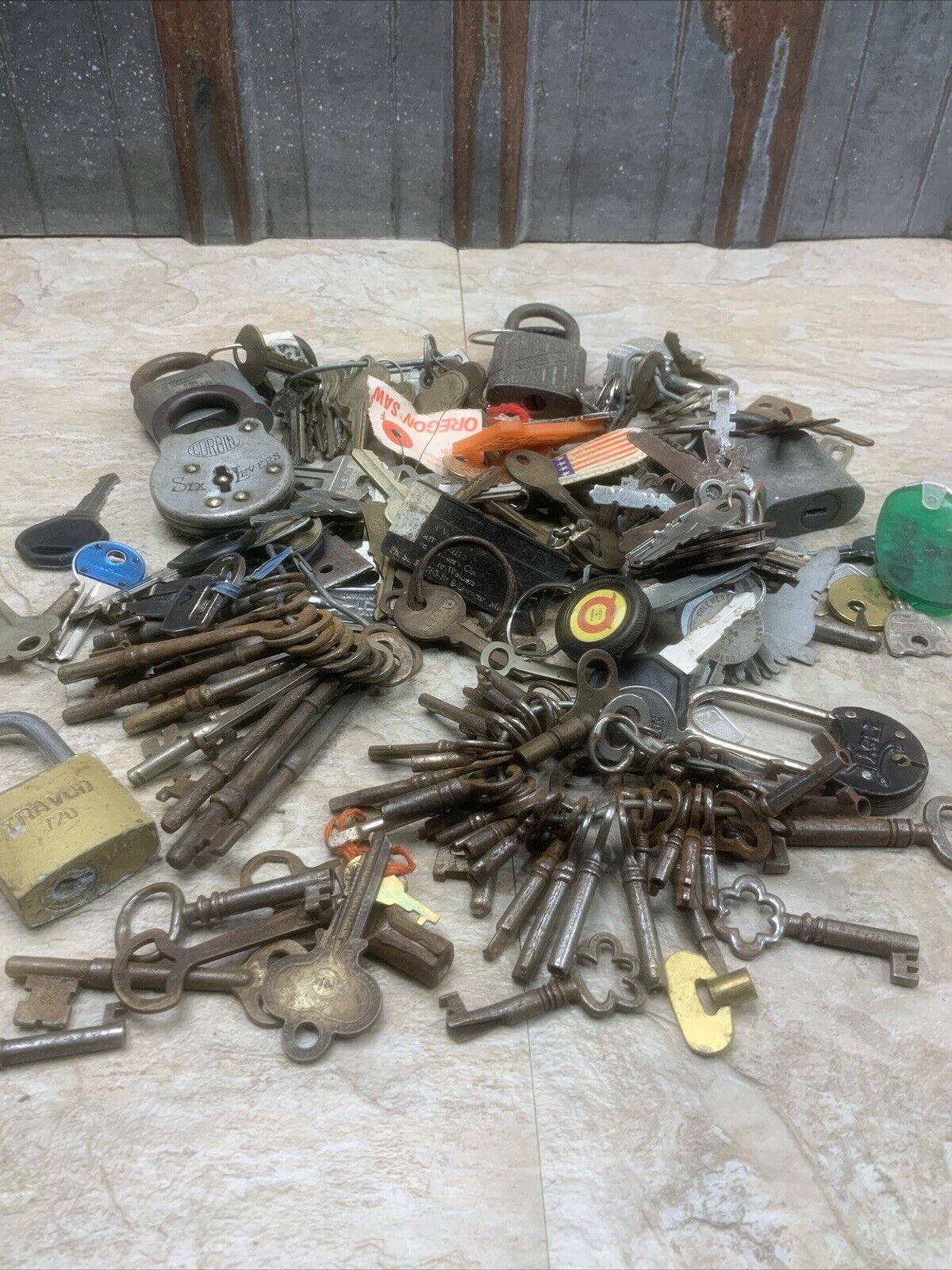 Antique Vintage Key Keys Skeleton Keys Lot Locks Barn Find ￼ Clock Freezer ￼