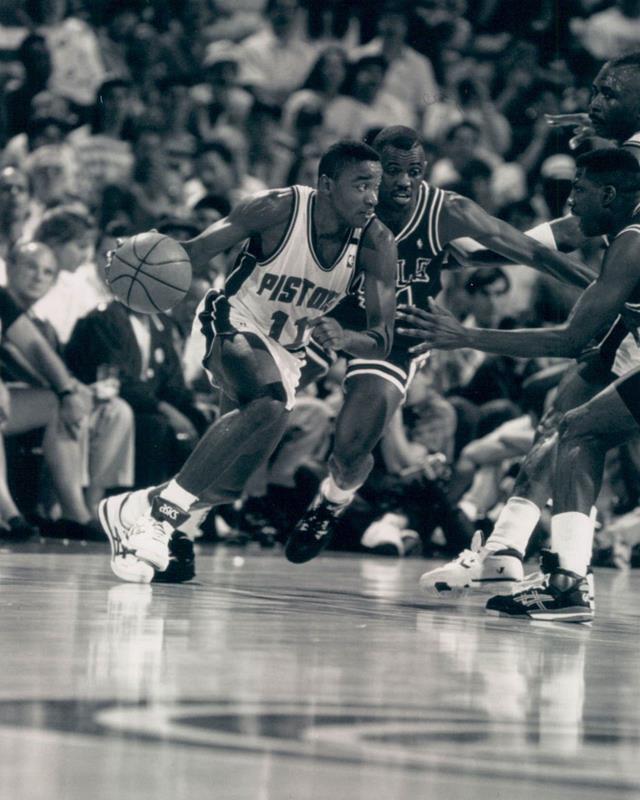 1991 Detroit Pistons ISIAH THOMAS 8X10 PHOTO PICTURE 22050700214