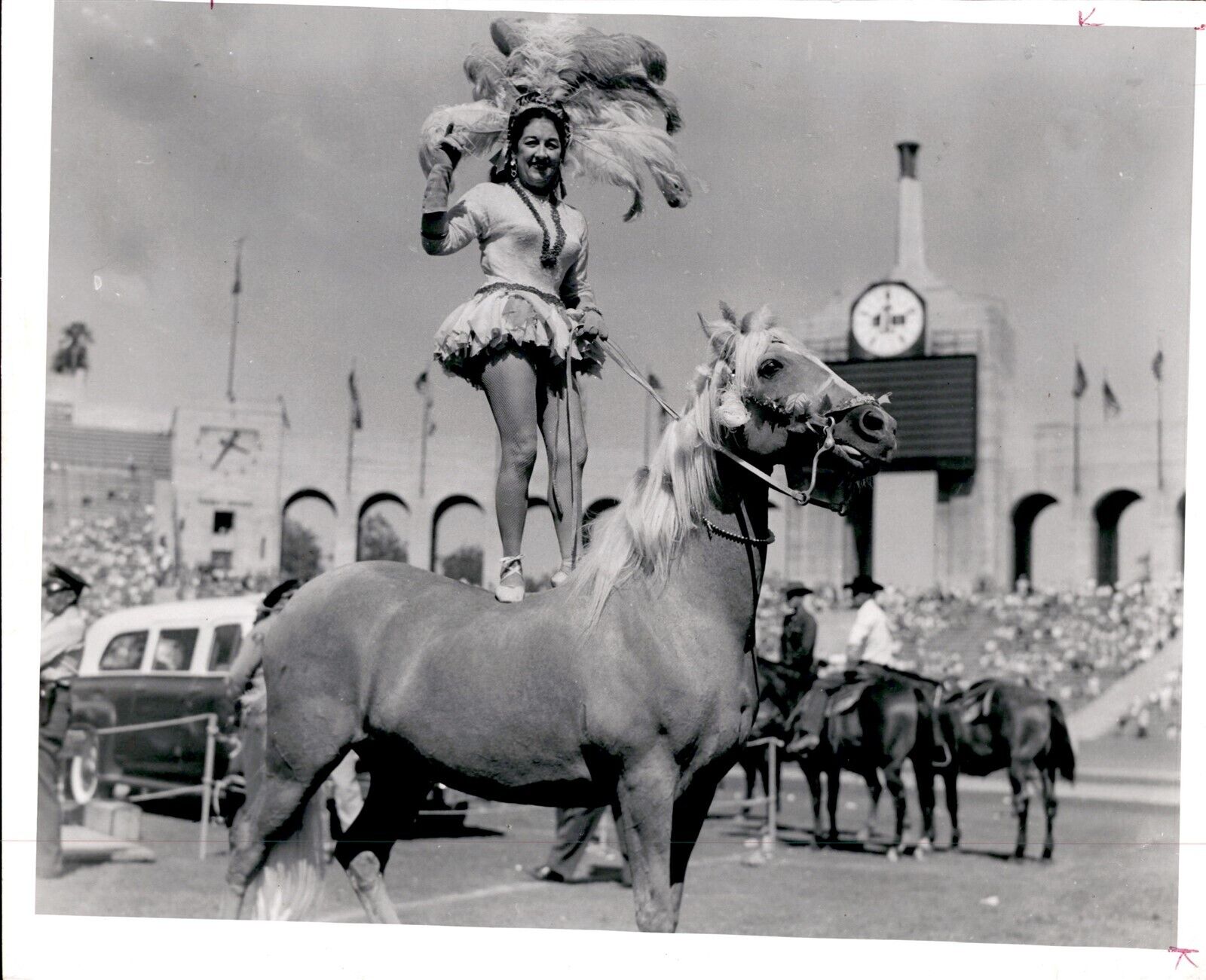 LD327 Original Photo LOS ANGELES COLISEUM RODEO ENTERTAINER STANDING HORSEBACK