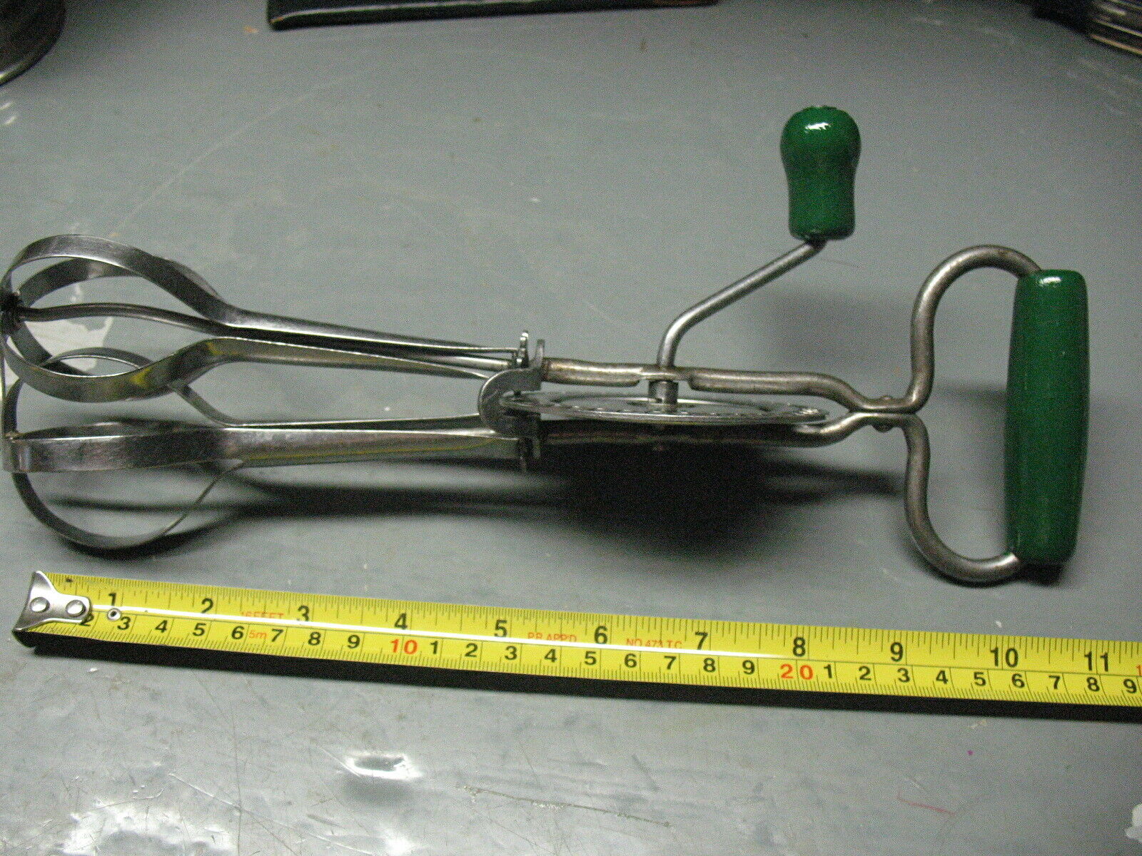 EDLUND  CO.  STAINLESS   STEAL  HAND  CRANK  EGG   BEATER  PAT. PEND. USA SUPER 