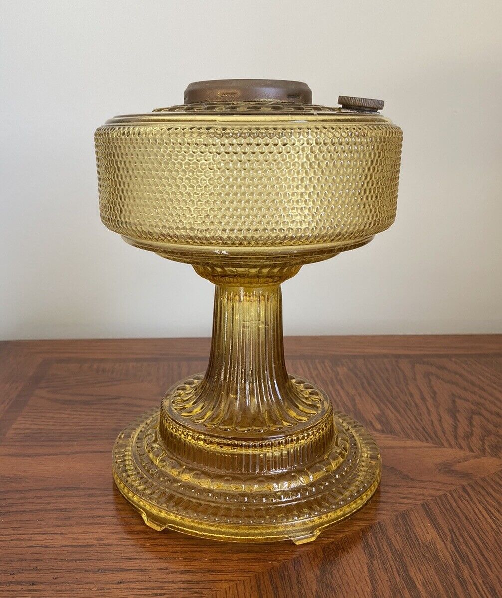 ALADDIN 106 Amber Colonial Oil Lamp, 1933