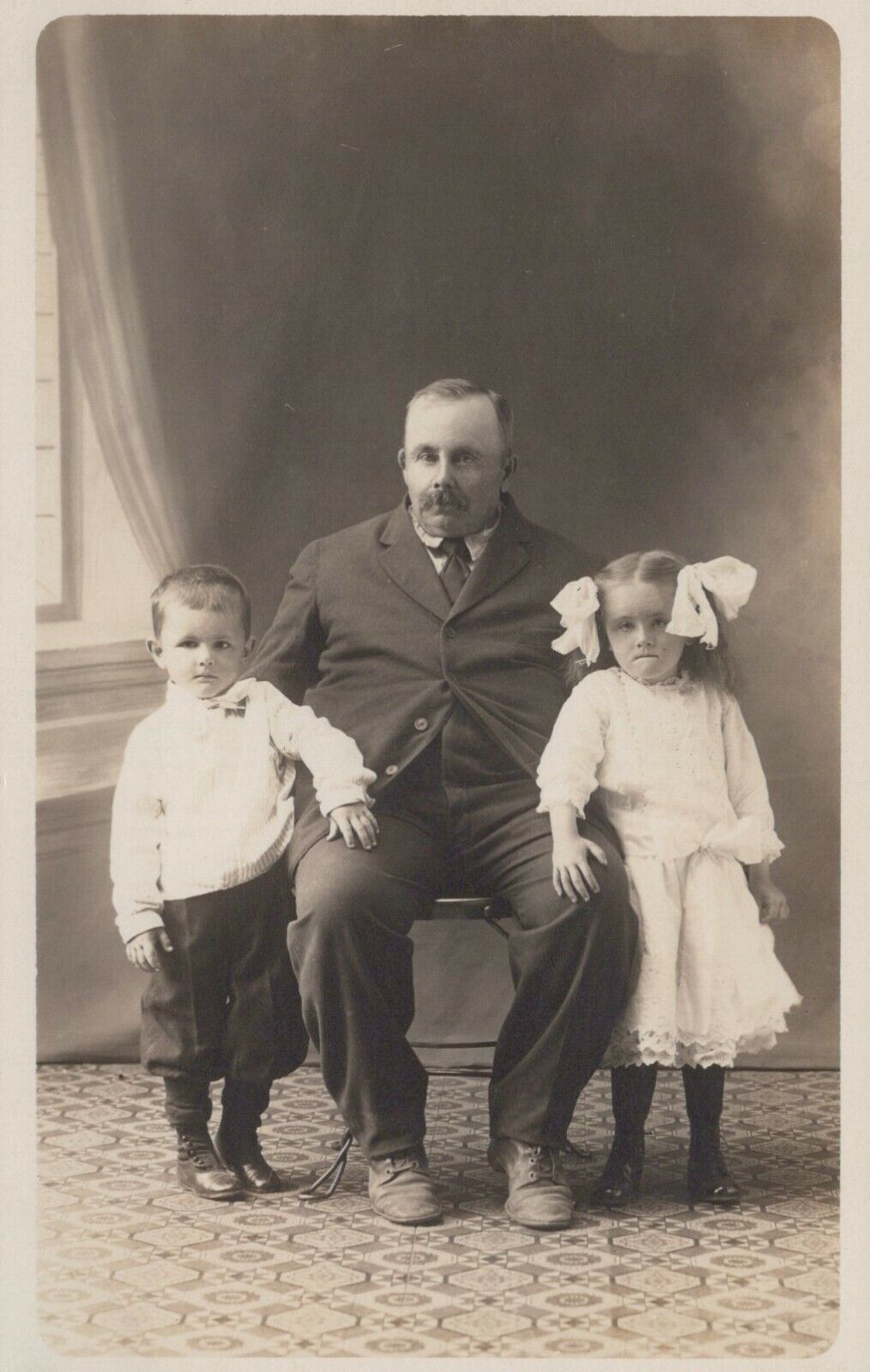 Little Children And Father Big Bows In Hair Vintage Real Photo RPPC Post Card