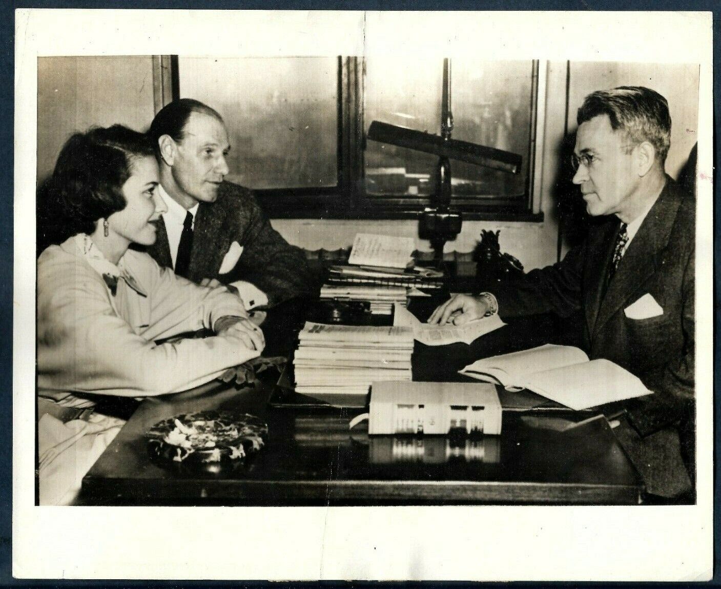 ACTRESS LARAINE DAY + LEO DUROCHER BIGAMY & JUDGE DOCKWEILWER 1947 Photo Y 202
