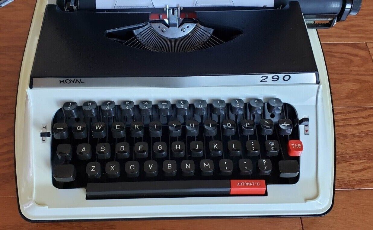 Vintage Royal 290 portable typewriter very clean