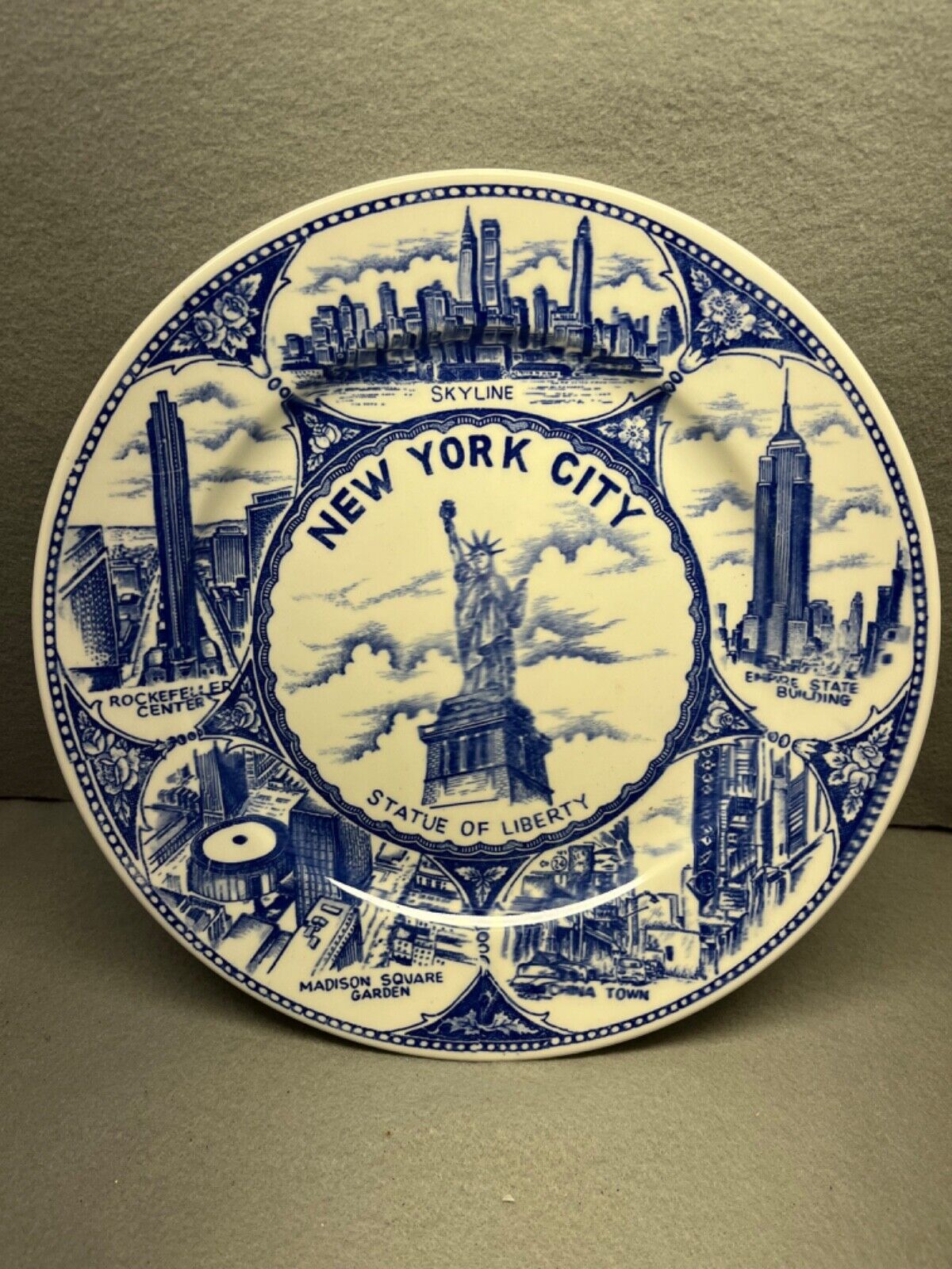 VINTAGE LHC NYC BLUE & WHITE COLLECTOR PLATE Statue of Liberty MSG Empire State