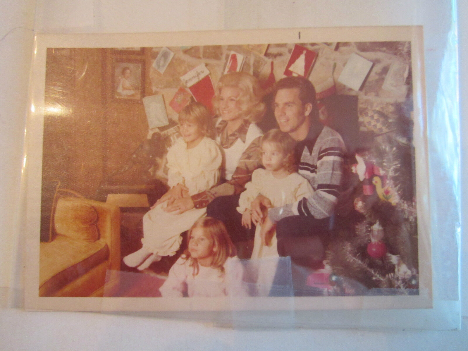 1972 ROGER STAUBACH PHOTO OF FAMILY DURING CHRISTMAS - ORIGINAL 5\