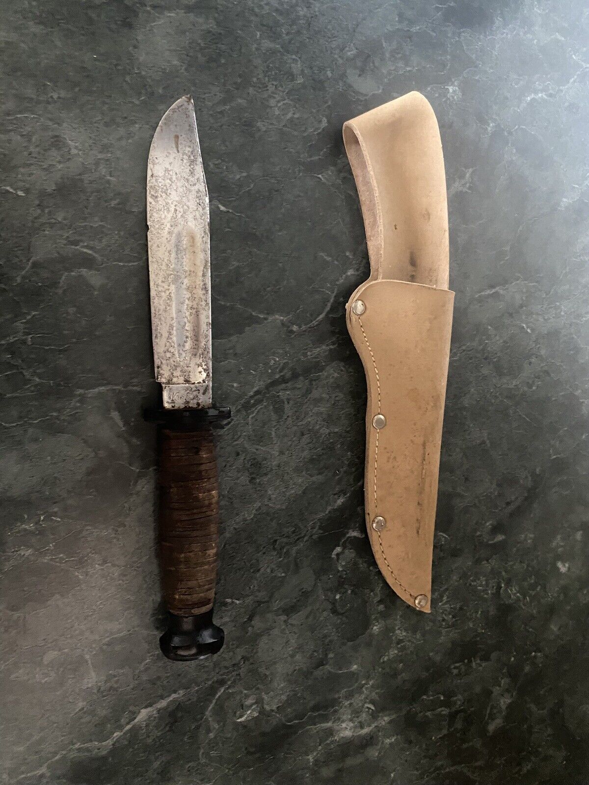 Vintage Kinfolks Fixed Blade Knife *** Fair Condition *** with Sheath