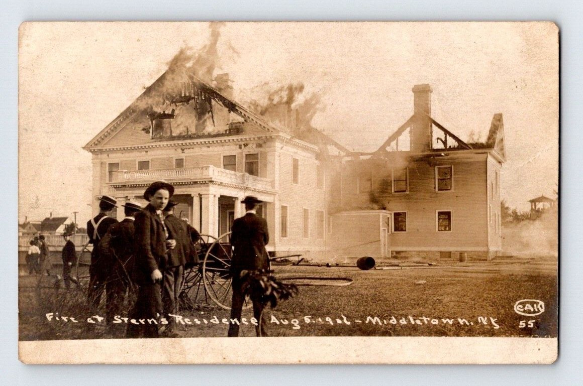 RPPC 1906. AUG 5TH. MIDDLETOWN, NY. FIRE AT STERN'S RESIDENCE. POSTCARD. 1A38