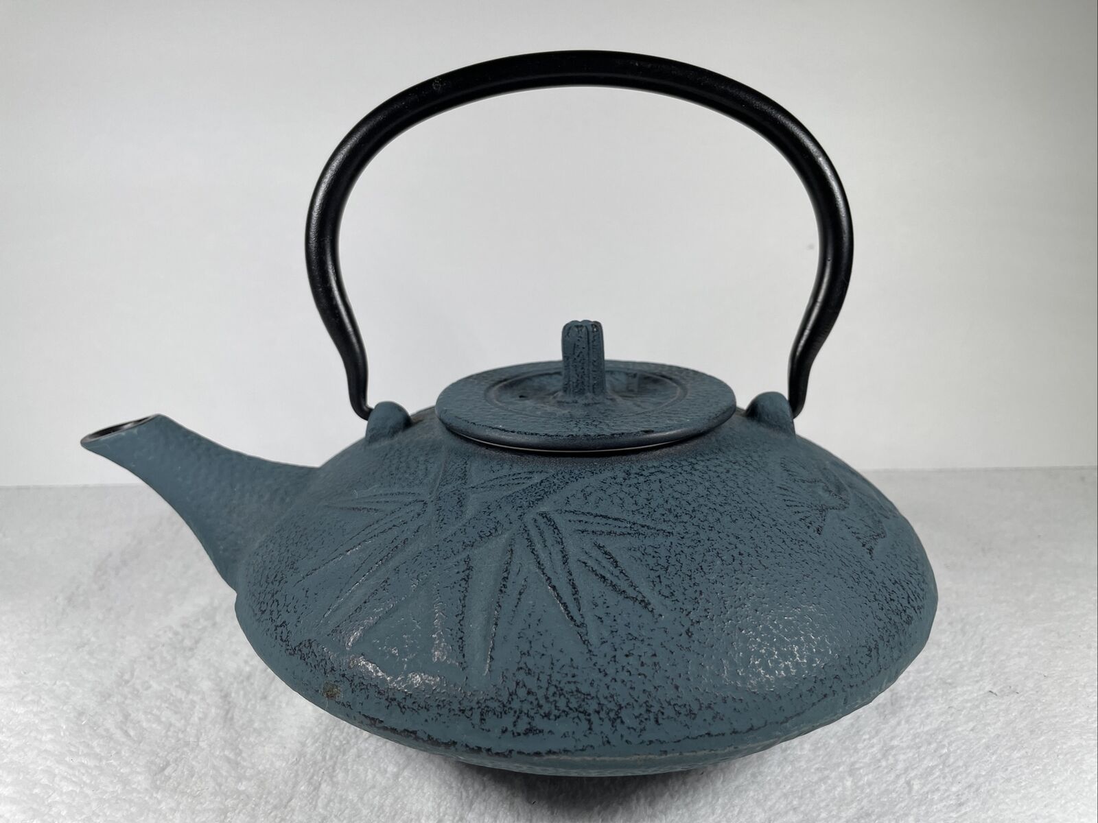 Unity Tetsubin Cast Iron Teapot Blue Black Bamboo Floral With Strainer