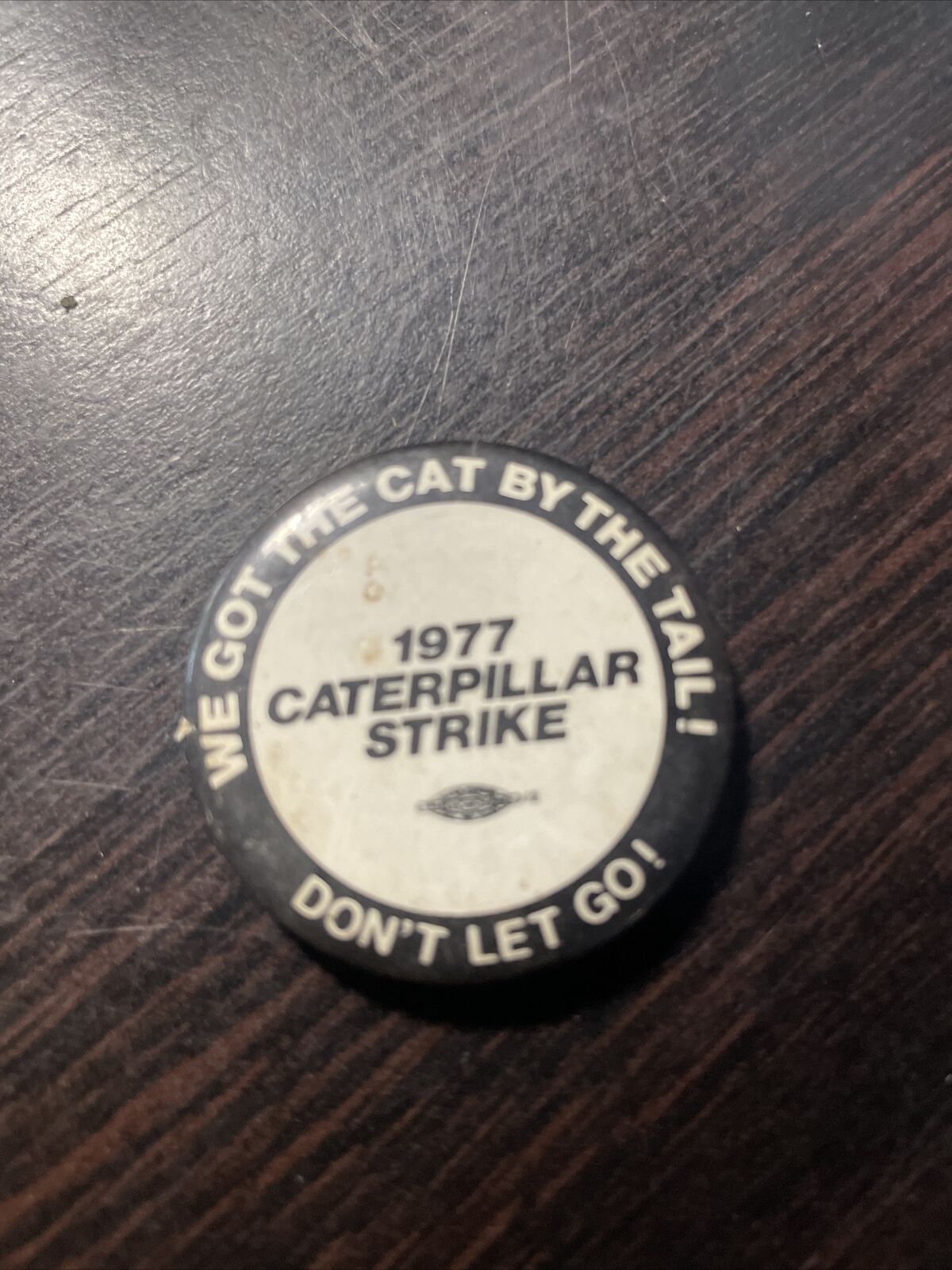 1977 Rare Cat Caterpillar Union Strike Reference Button Pin Pinback