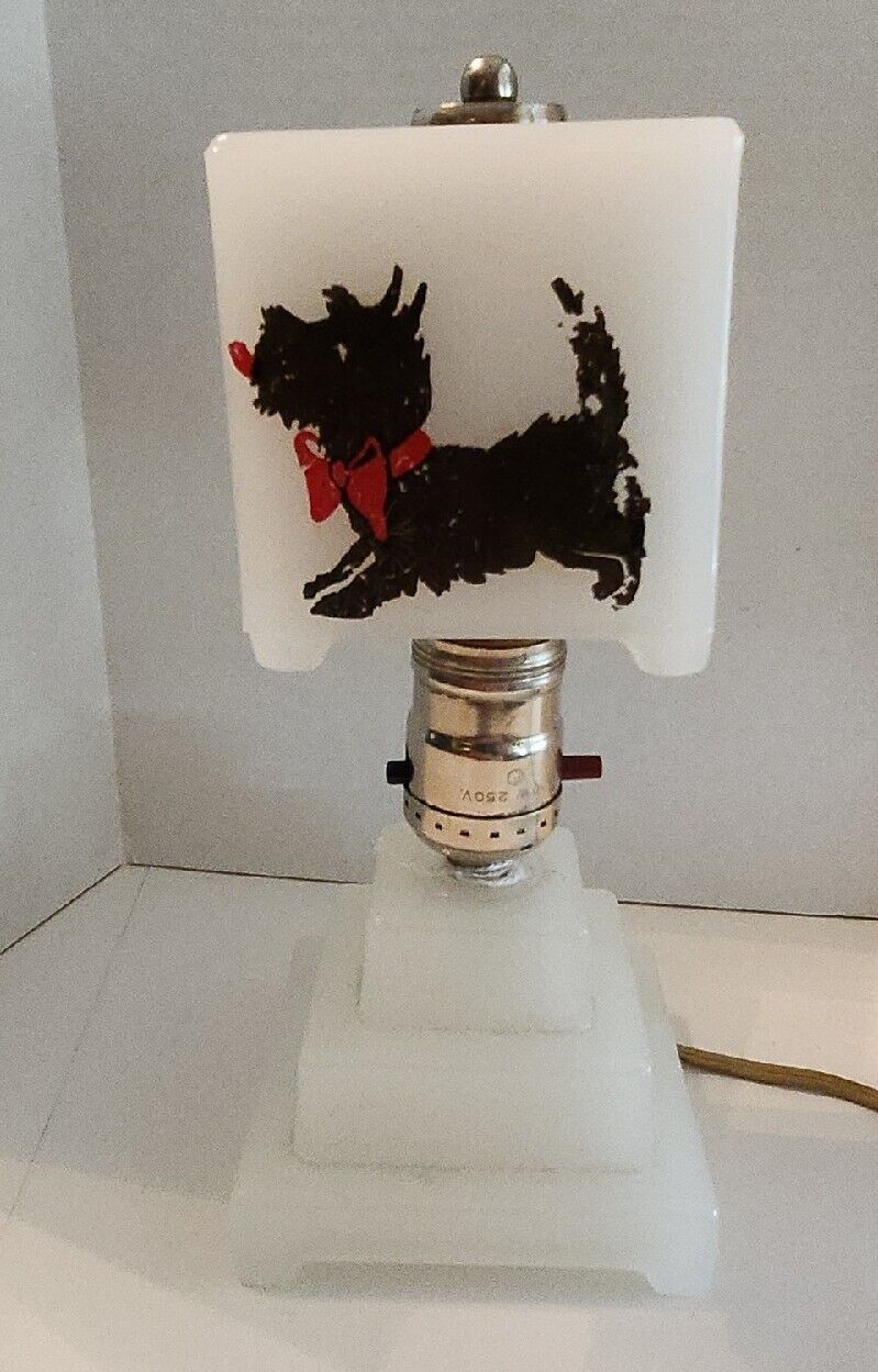 Houze ART DECO WHITE GLASS LAMP WITH SCOTTIE DOGS GLASS SHADE Works
