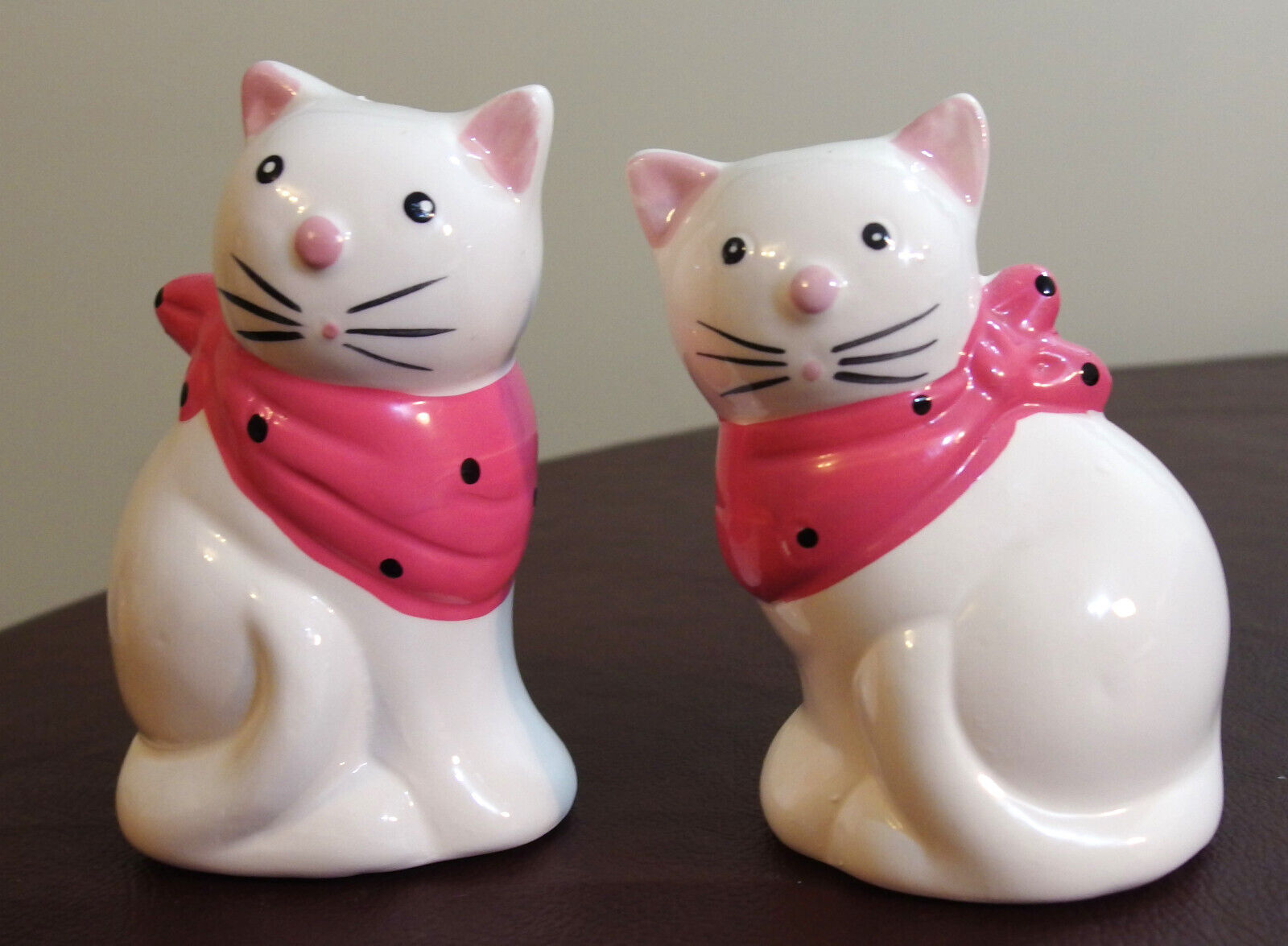 Vintage  Pink Polka-dot Bow Cats Kittens Salt & Pepper Shakers Set