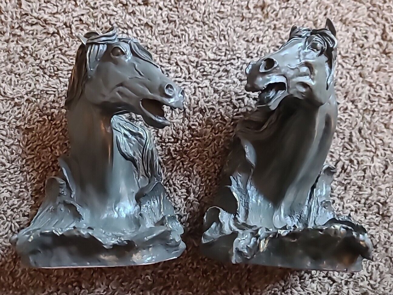 VINTAGE SET OF BEAUTIFUL HORSE HEAD BOOKENDS, EQUESTRIAN, HORSES DETAILED