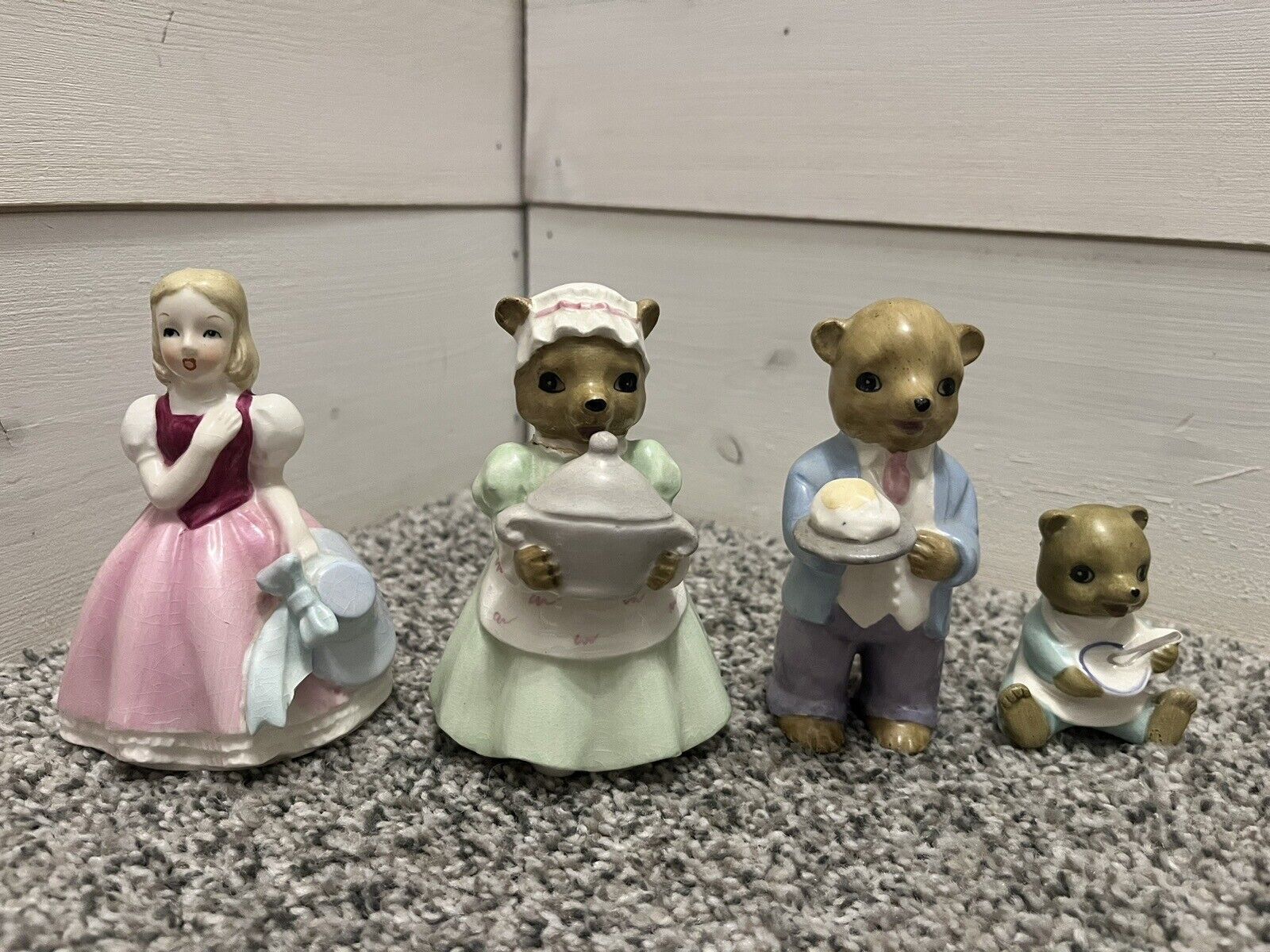 Vintage Fine A Quality Goldilocks And The Three Bears Ceramic Figurines