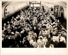 LD321 Original Photo SUBWAY RIDERS LEAVING TRAIN IN GRAND CENTRAL STATION NY picture