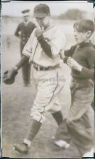 Cubs First Baseman Ripper Collins Helps Team Win Pennant Sports 5X7 Press Photo picture