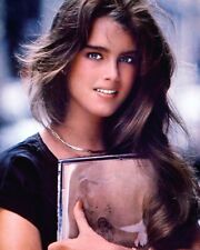 Brooke Shields 8x10 Real Photo holding binders from Endless Love picture