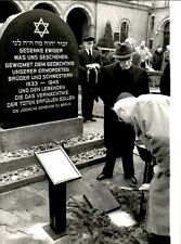 LV16 '92 Original Photo 47TH ANNIVERSARY OF THE LIBERATION OF AUSCHWITZ MEMORIAL picture
