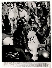 LG32 1971 AP Wire Photo MADISON POLICE SCUFFLE WITH HIPPY STUDENTS MIFFLIN ST picture