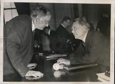 1937 Press Photo Sen. Wheeler whispering to Sen. Borah at hearing in Washington picture