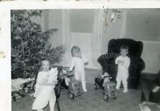 Vintage FOUND FAMILY PHOTO Black And White Snapshot MID CENTURY 312 LA 90 B picture