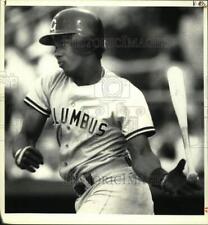 1992 Press Photo Columbus Clippers baseball player Hensley Meulens in action picture
