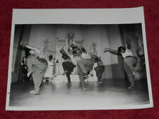 1992 Press Photo Marygrove College Students Traditional African Dance Detroit picture