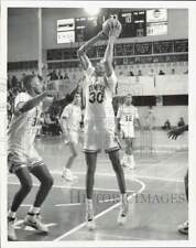 Press Photo Temple University Basketball Player Mark Strickland in Game picture