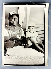 HANK AARON Atlanta Braves 1974 MLB Original Wire Press Photo Type 3 picture
