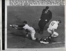 1961 Press Photo Card-Dodger game Joe Cunningham & 1st baseman Norm Larker picture