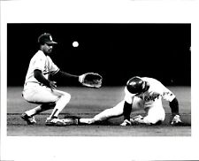 LAE1 1988 Orig Photo DODGERS ALFREDO GRIFFIN OAKLAND A'S MARC WEISS WORLD SERIES picture