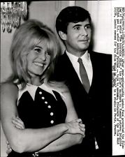 LD272 1963 UPI Wire Photo BRIGITTE BARDOT ANTHONY PERKINS of The Adorable Idiot picture