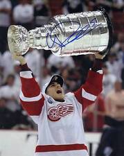 Valtteri Filppula Detroit Red Wings Stenly Cup Shot Signed 8x10 Photo w/COA picture