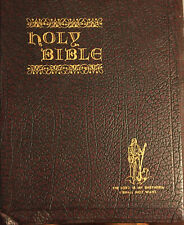 Vintage 1946 Family size Holy Bible w photos. Nice condition picture