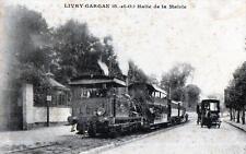 CPA 93 LIVRY GARGAN TOWN HALL STOP (CLOSE-UP TRAIN picture