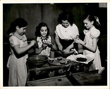 LD288 1951 Original Photo MANHATTAN NEW YORK PUBLIC SCHOOL KIDS COOKING CLASS picture