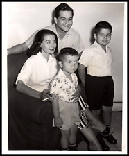 CUBAN ACTOR PEDRO ALVAREZ WIFE MARIA ELENA DE GUISA & KIDS CUBA 1957 Photo Y 379 picture