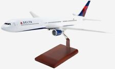 Delta Airlines Boeing 767-400 New Hue Desk Top Display  1/100 Model SC Airplane picture