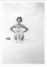 40's 50's FOUND PHOTO bw A DAY AT THE BEACH Original SWIMSUIT GIRL 19 20 R picture