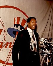 PF27 Orig Color Photo DAVE WINFIELD JOINS NEW YORK YANKEES 1981 NEWS CONFERENCE picture