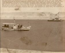LD343 1968 Wire Photo EGYPTIAN SURVEY BOATS BATTLE IN SUEZ CANAL ISMAILIA U.A.R. picture